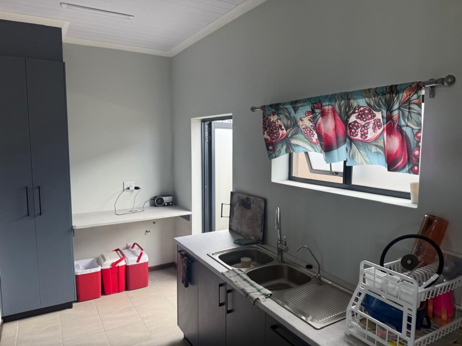 5 Bedroom Property for Sale in Stilbaai Oos Western Cape